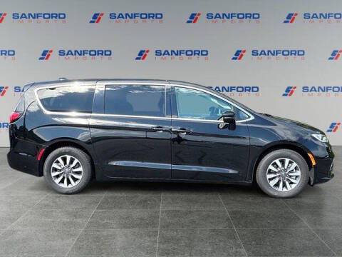 2024 Chrysler Pacifica Plug-In Hybrid Select