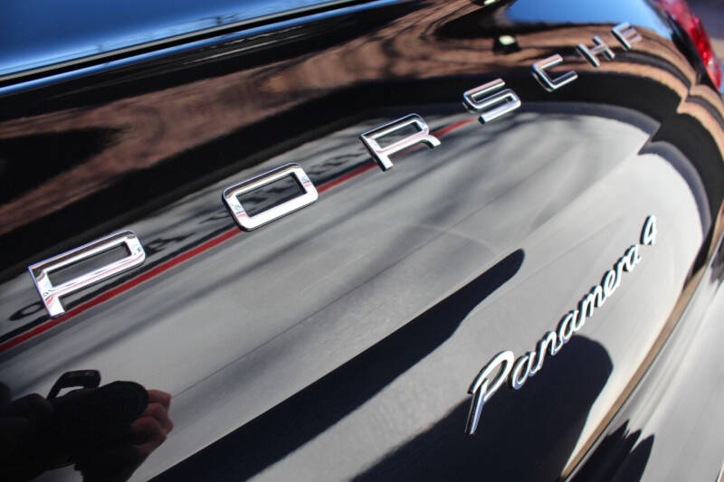 2015 Porsche Panamera 4