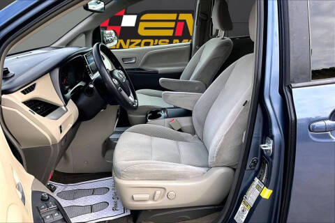2017 Toyota Sienna LE 8-Passenger