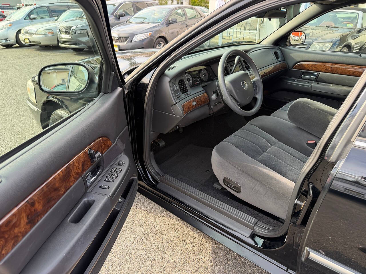 2008 Mercury Grand Marquis 2