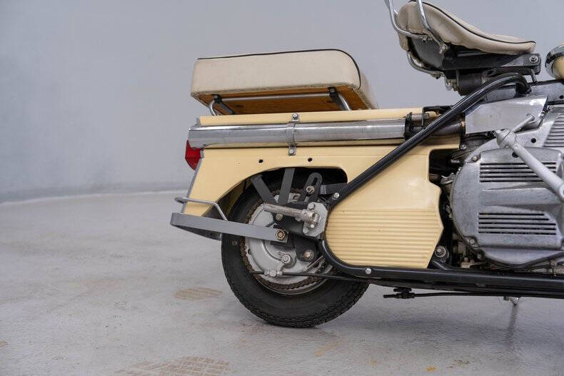 1963 Cushman Super Silver Eagle