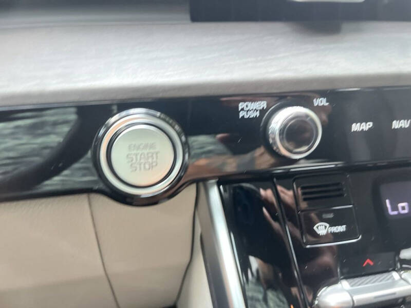 2024 Kia Carnival EX