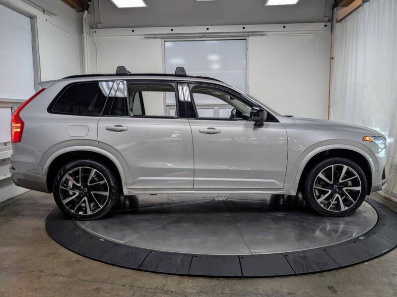 2025 Volvo XC60 B5 Plus Dark Theme