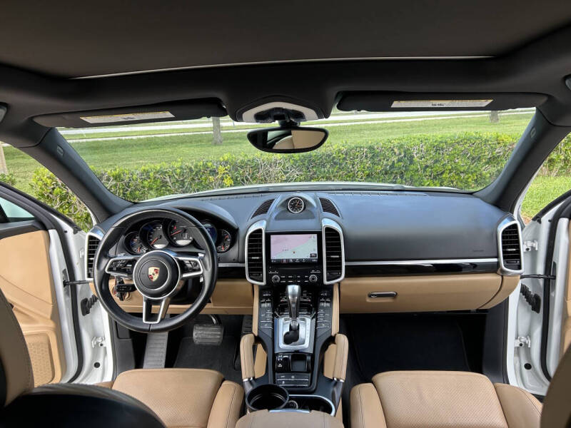 2017 Porsche Cayenne Platinum Edition
