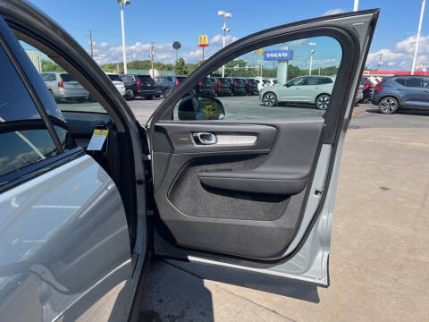 2026 Volvo XC40 B5 Ultra