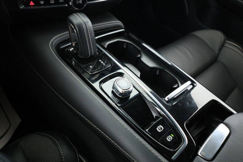 2022 Volvo S60 Recharge T8 R-Design Black Edition