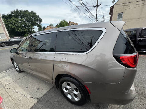 2017 Chrysler Pacifica LX