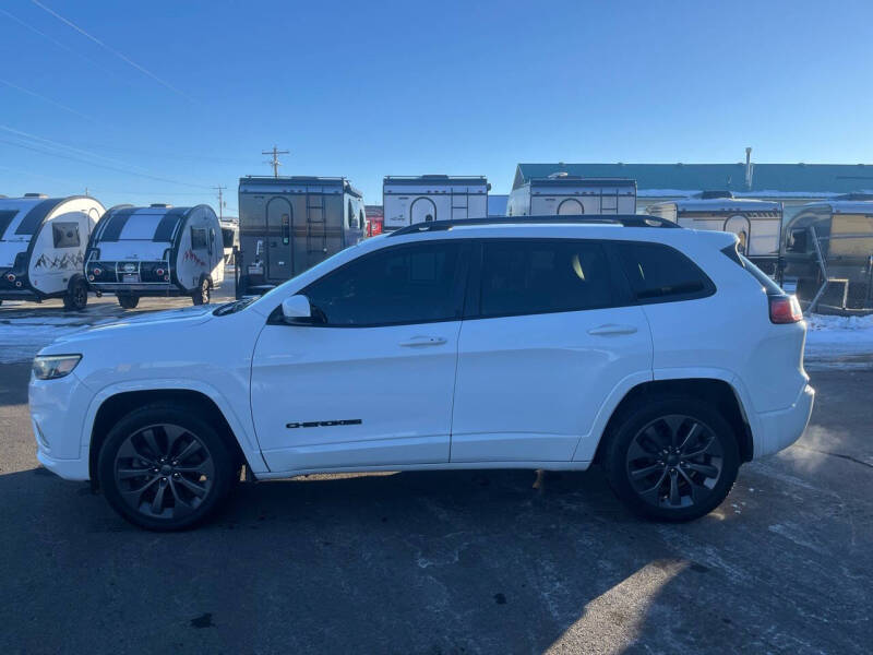 2020 Jeep Cherokee for sale at BELOW BOOK AUTO SALES in Idaho Falls ID