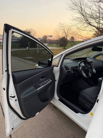 2013 Toyota Prius v Five