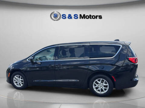 2020 Chrysler Voyager LX