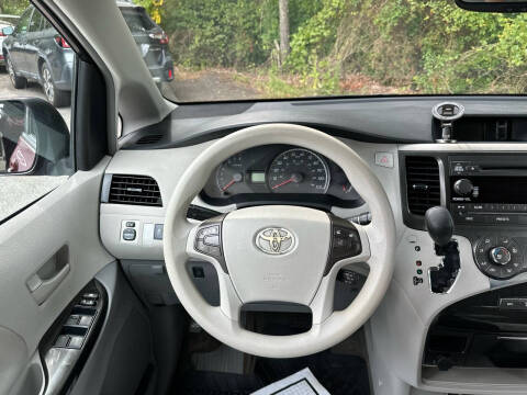 2012 Toyota Sienna LE 8-Passenger