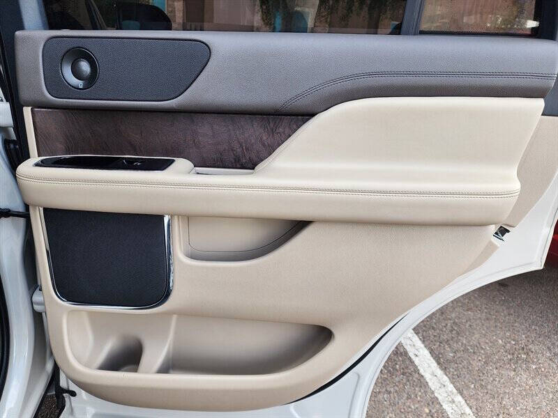 2023 Lincoln Navigator Standard