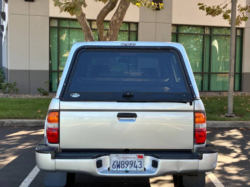 2002 Toyota Tacoma PreRunner photo 2