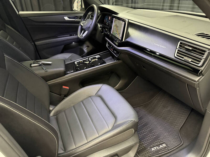 2024 Volkswagen Atlas Cross Sport SEL R-Line 4Motion