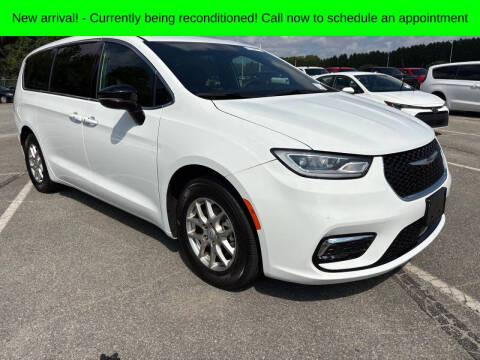 2025 Chrysler Pacifica Select