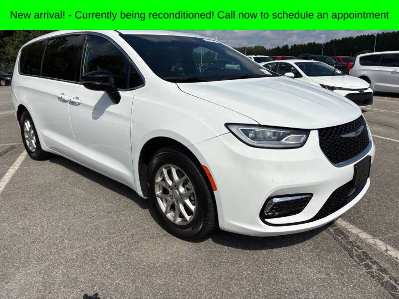 2025 Chrysler Pacifica Select