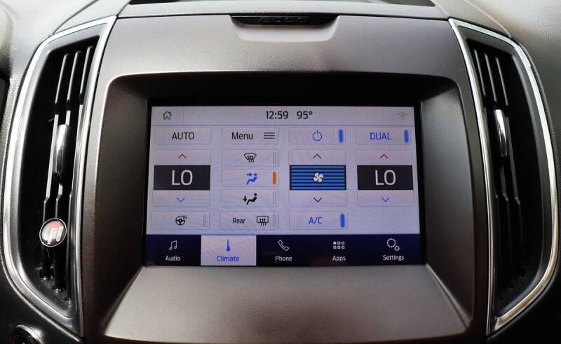 2020 Ford Edge Titanium
