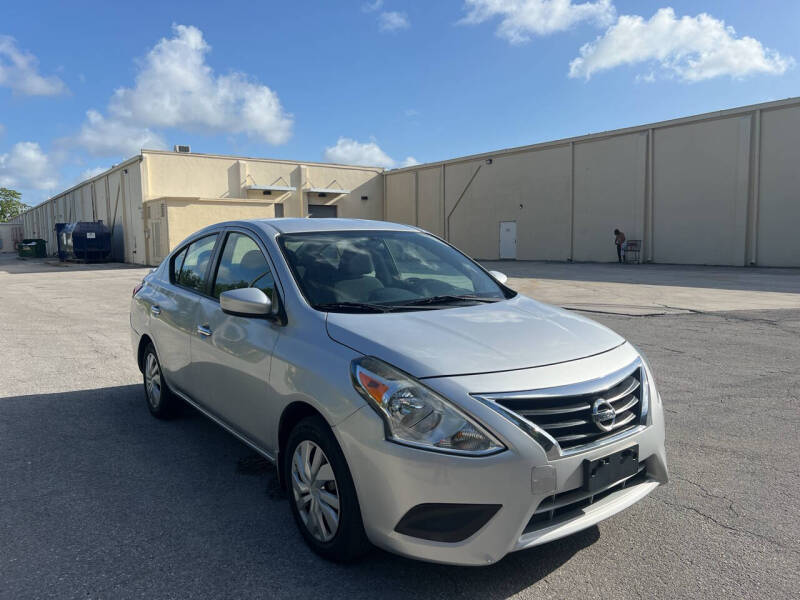 2017 Nissan Versa Sedan SV photo 5