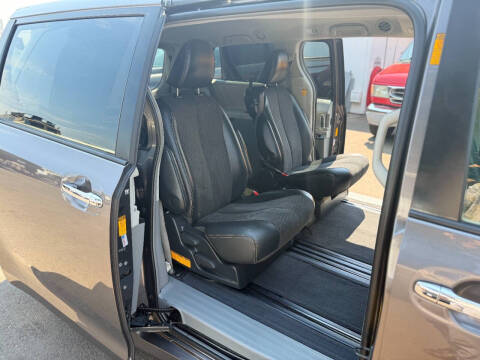2013 Toyota Sienna SE 8-Passenger