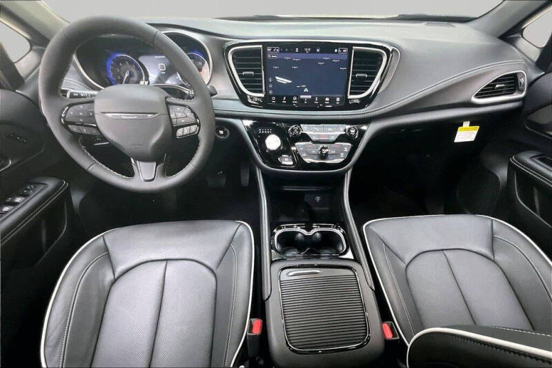 2027 Chrysler Pacifica Limited