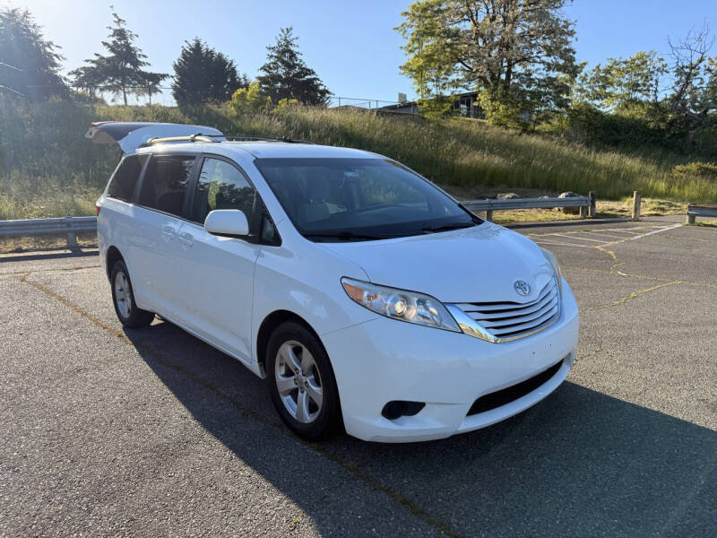 2017 Toyota Sienna LE Mobility 7-Passenger