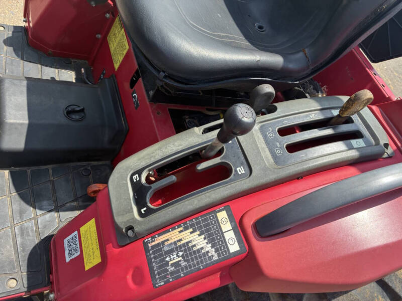 2016 Mahindra 1526
