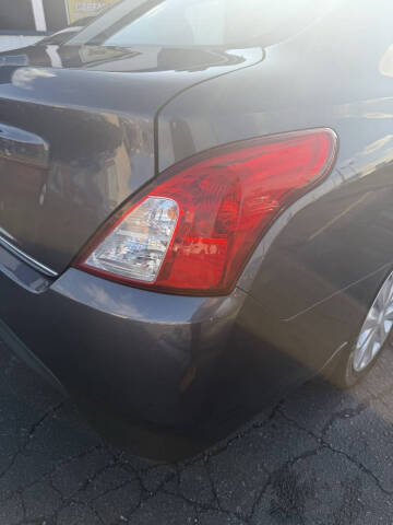 2015 Nissan Versa 1.6 S