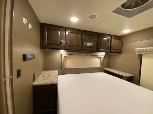 2017 Ford E-Series E-450 SD