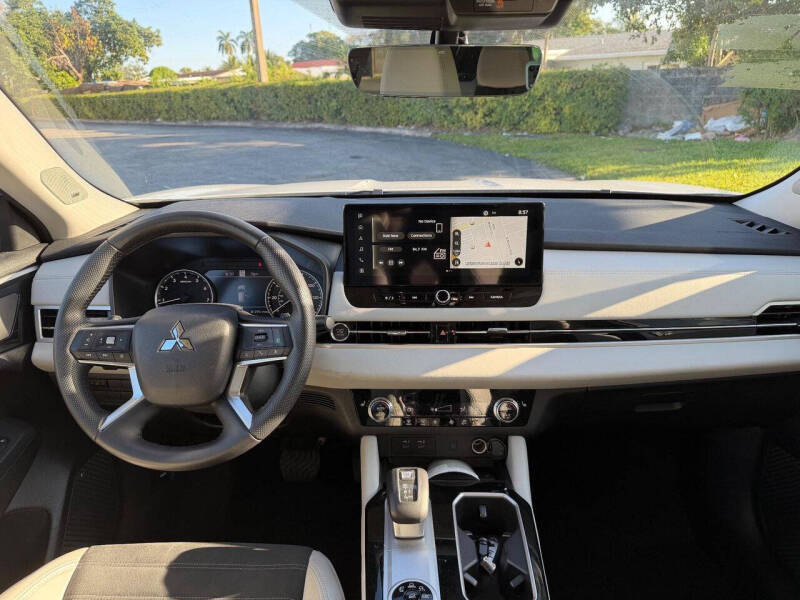 2025 Mitsubishi Outlander SE