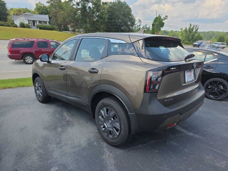 2025 Nissan Kicks S