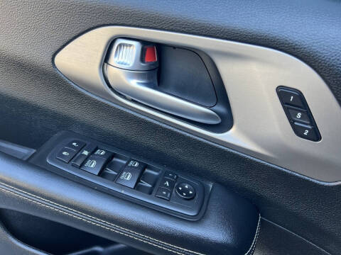2020 Chrysler Pacifica Limited Red S