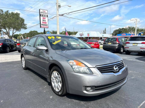 2009 Nissan Altima for sale at AUTOFAIR LLC in West Melbourne FL