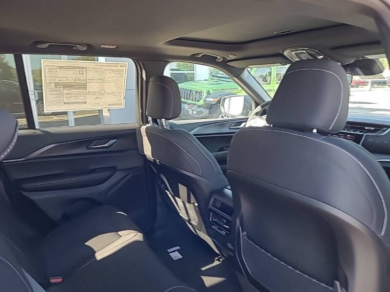 2025 Jeep Grand Cherokee Laredo X