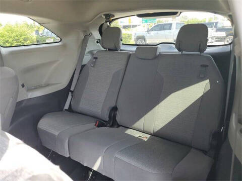 2022 Toyota Sienna LE 8-Passenger