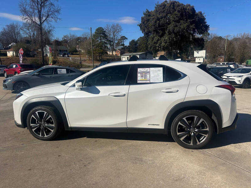 2021 Lexus UX Hybrid 250h LUXURY's photo