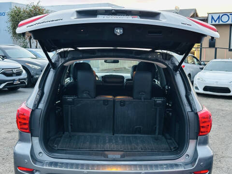 2017 Nissan Pathfinder SL