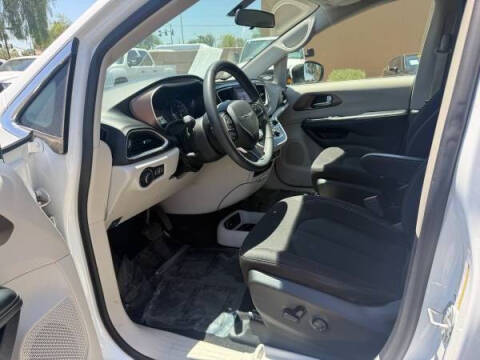 2022 Chrysler Voyager LX