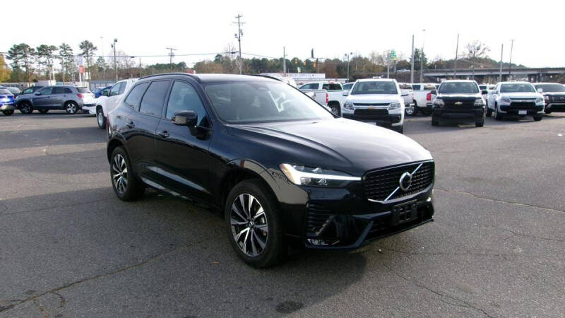 2025 Volvo XC60 B5 Core Dark Theme