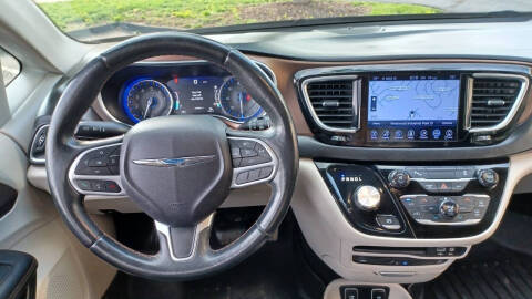 2017 Chrysler Pacifica Touring-L Plus