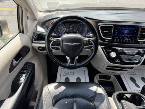 2017 Chrysler Pacifica Touring-L