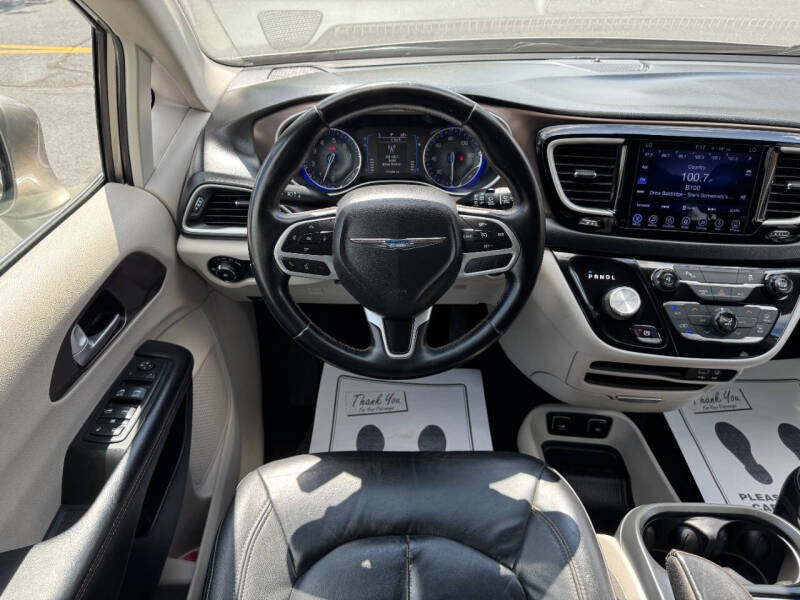 2017 Chrysler Pacifica Touring-L