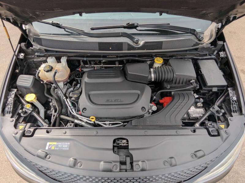 2020 Chrysler Pacifica Limited Red S