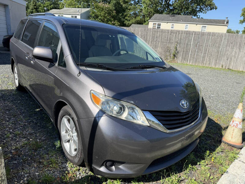2014 Toyota Sienna LE 8-Passenger