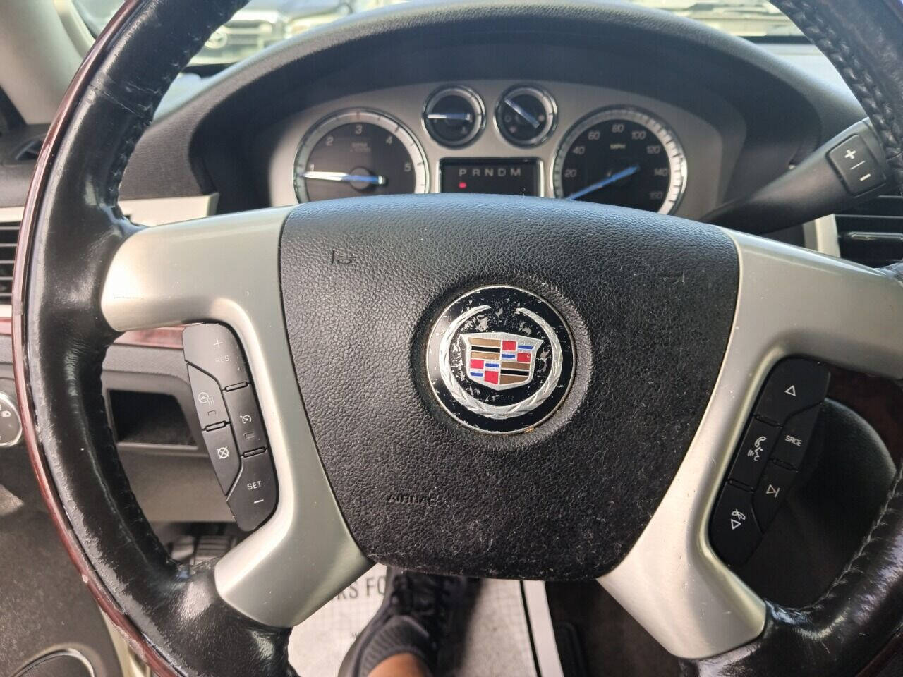 2011 Cadillac Escalade SUV / Crossover - $10,950