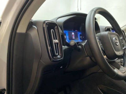 2025 Volvo XC40 B5 Core Bright Theme