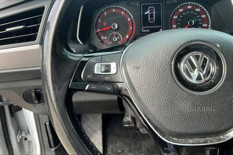 2019 Volkswagen Jetta R-Line