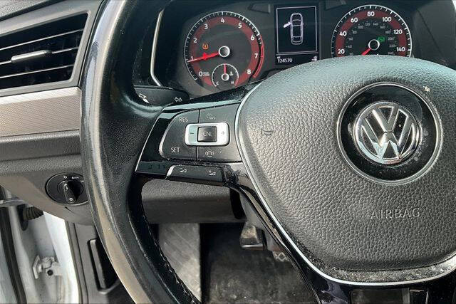 2019 Volkswagen Jetta R-Line