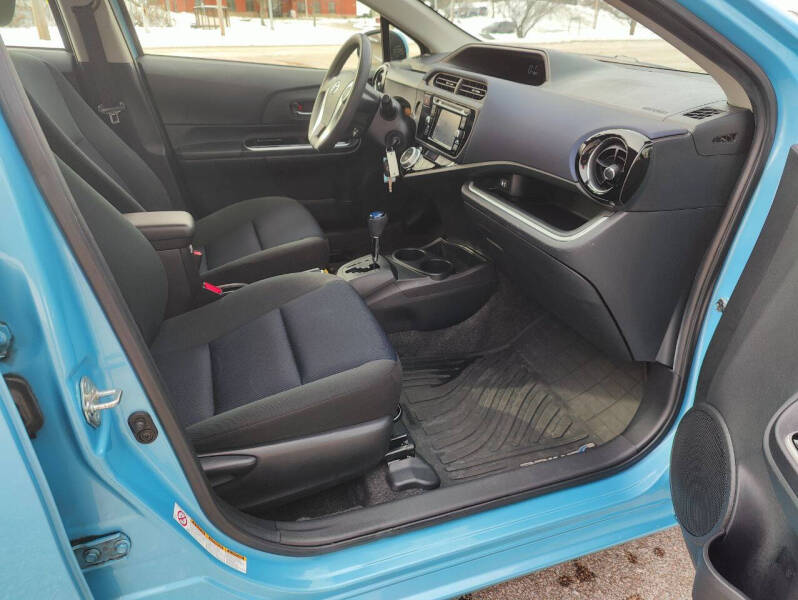 2016 Toyota Prius c Three