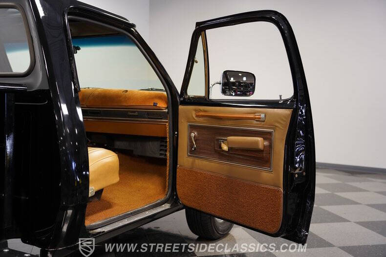 1977 Dodge D100 Pickup