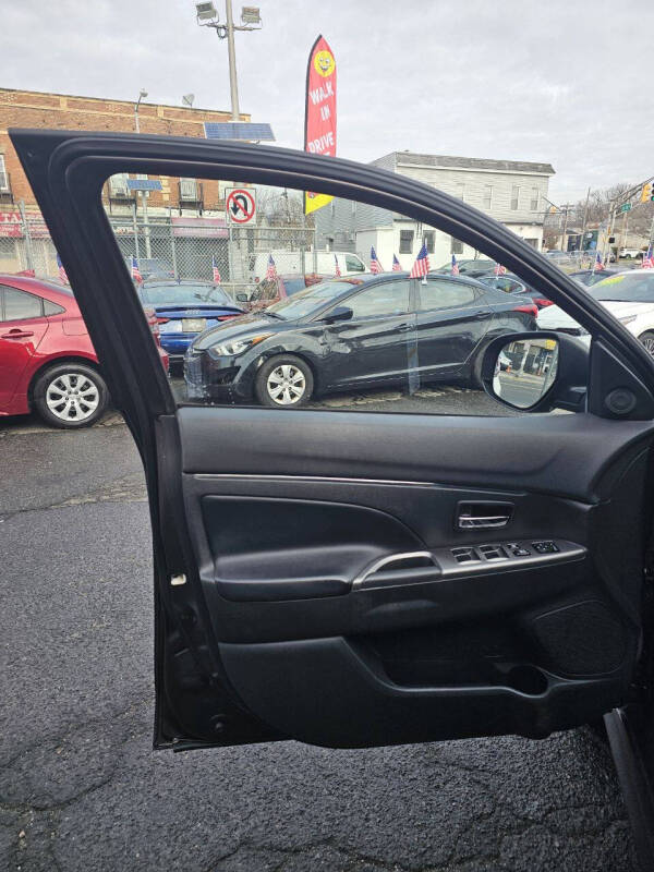 2023 Mitsubishi Outlander Sport SE